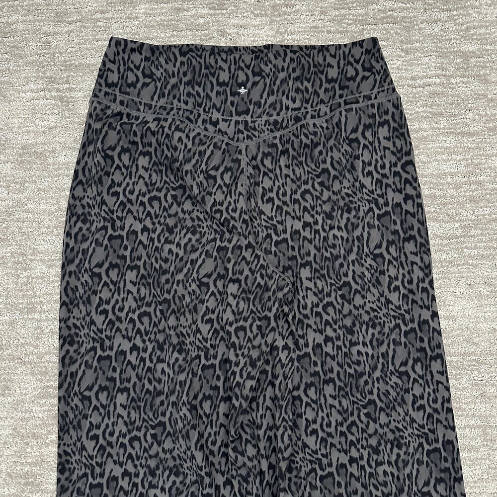 Halara Pants Womens XL Gray Leopard Wide Leg Sweatpants Pockets Lounge Yoga - Picture 5 of 11